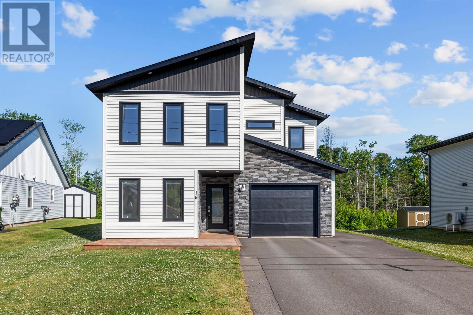15 Balderston Ct, Stratford, PE C1B 4H1