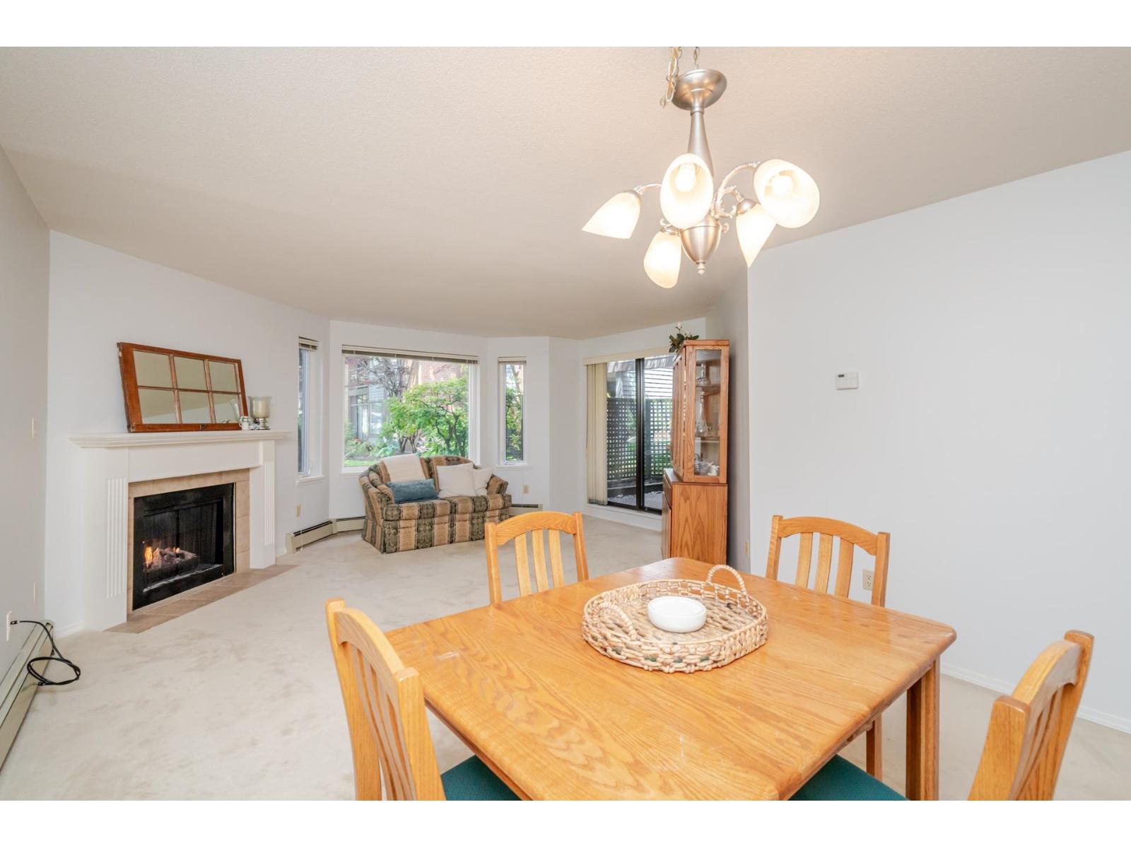 15300 17 Avenue Unit 102, Surrey, BC V4A 8Y6