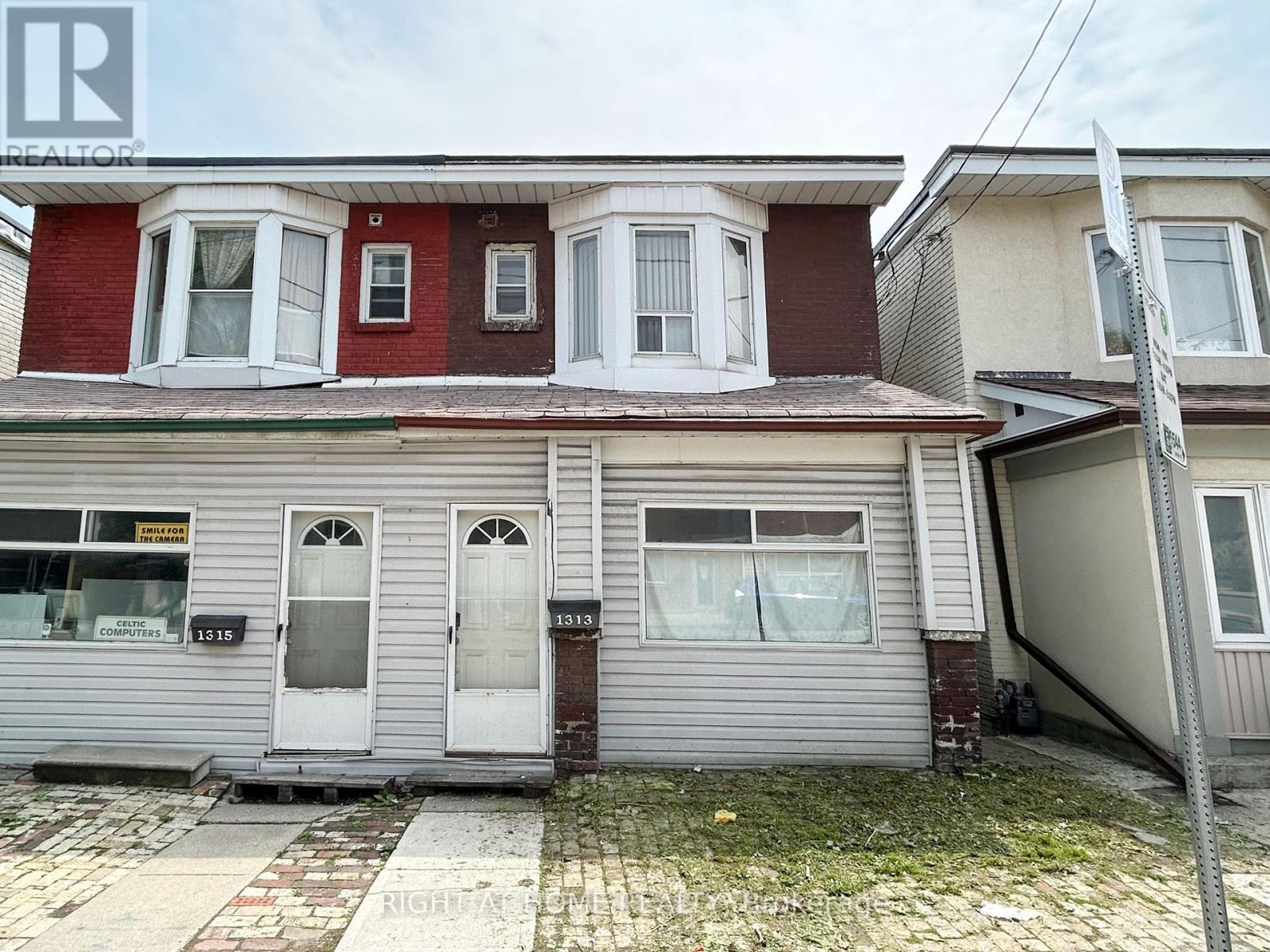 1313 Gerrard St, Toronto, ON M4L 1Y8