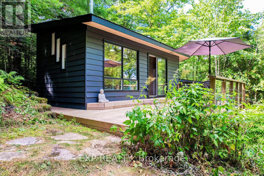 565 W Diamond Lake Rd, Hastings Highlands, ON K0L 2A0