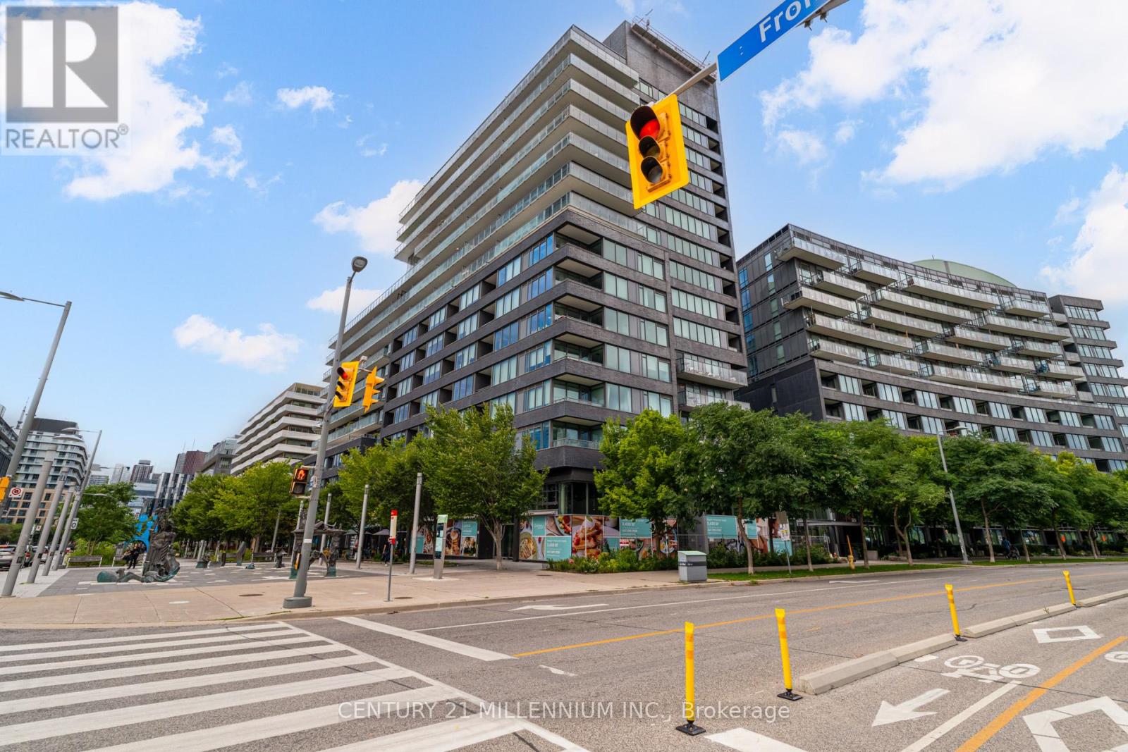 120 Bayview Ave N417 Ave, Toronto, ON M5A 0J1
