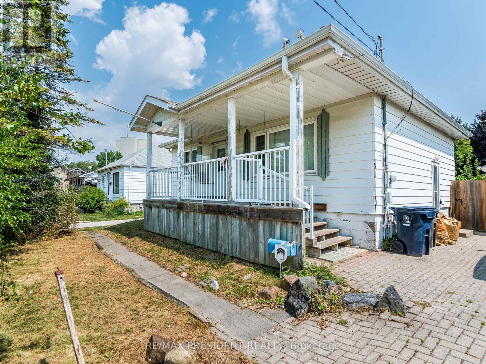 135 Kitchener Rd, Toronto, ON M1E 2Y2