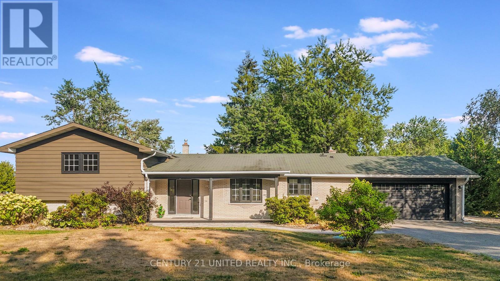 1143 Connaught Dr, Selwyn, ON K0L 1T0