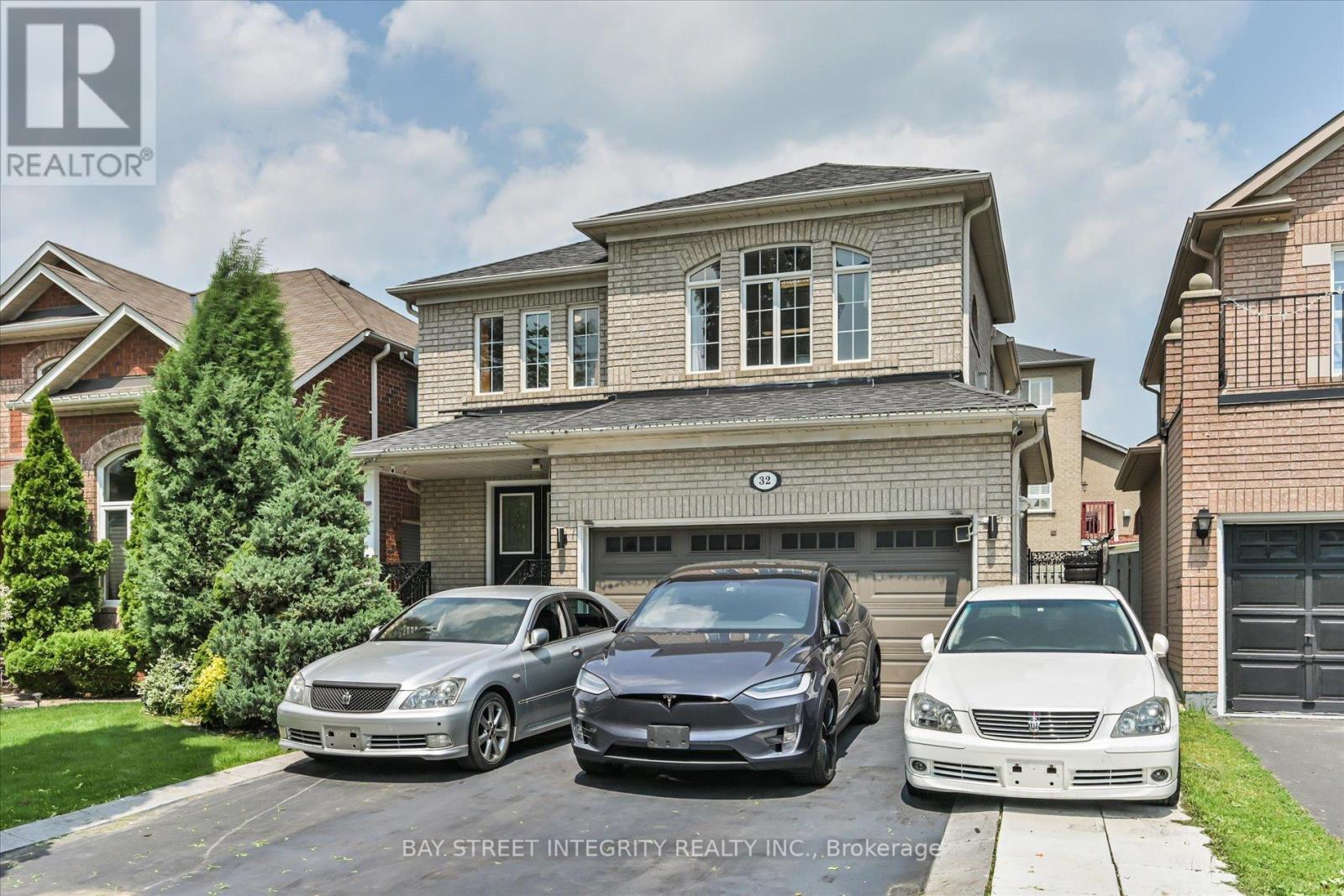 32 Sail Cres, Vaughan, ON L6A 2Z2
