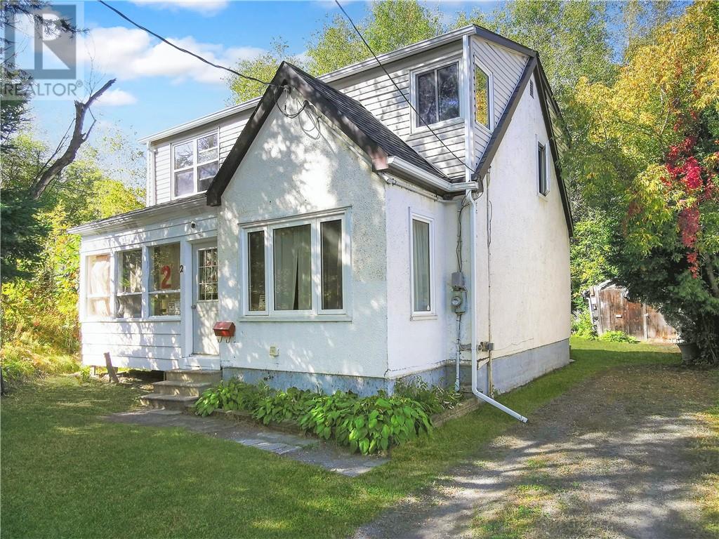 2 Dell St, Sudbury, ON P3C 2X8