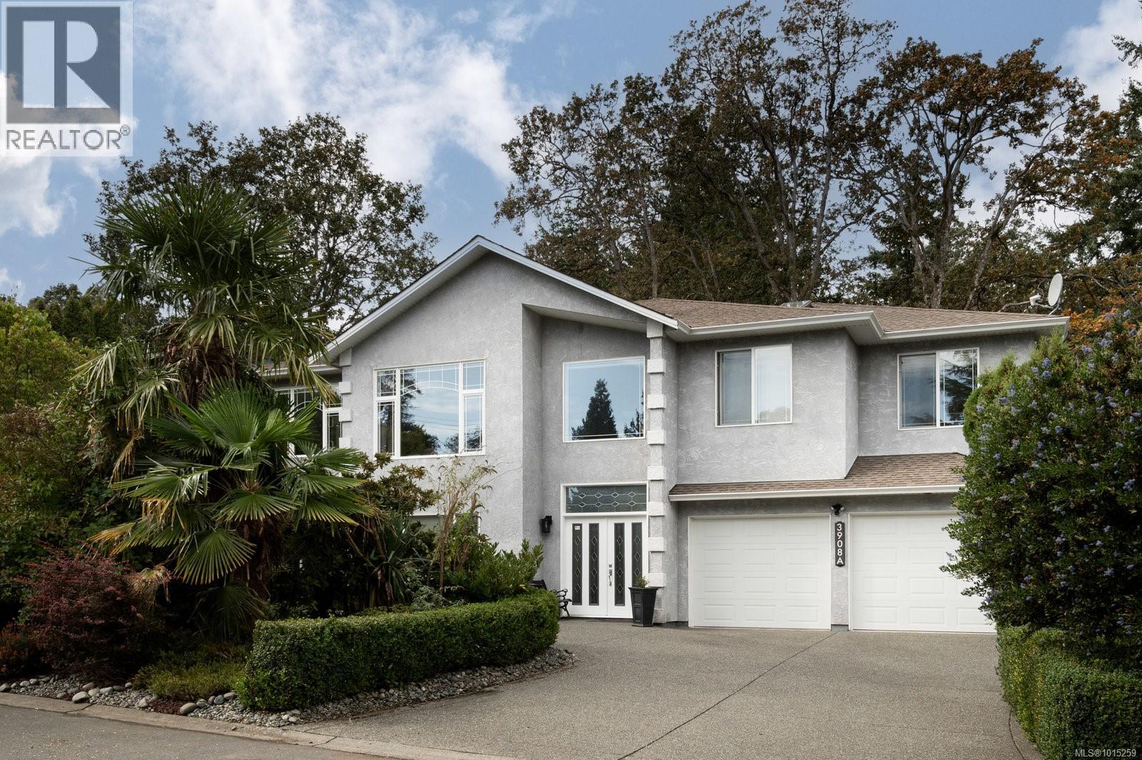3908 Ascot Dr #a, Saanich, BC V8P 3S1