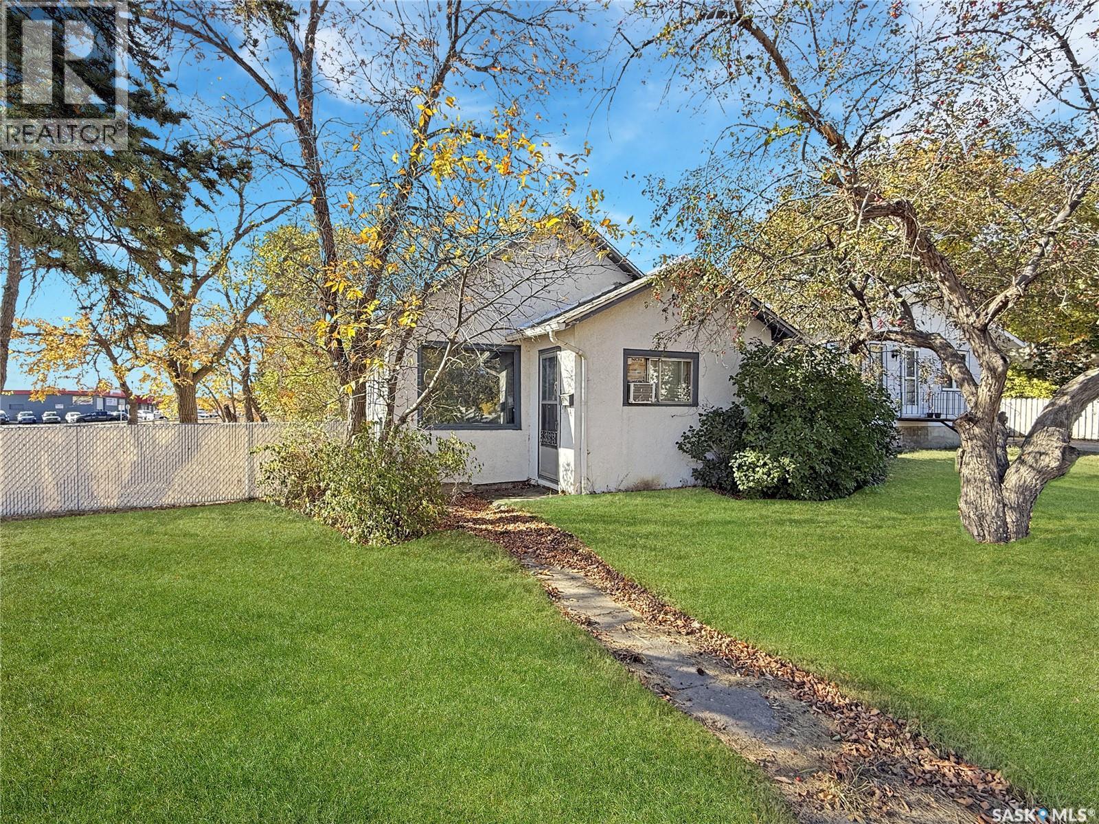 206 6 Avenue Northwest, Swift Current, SK S9H 0X8