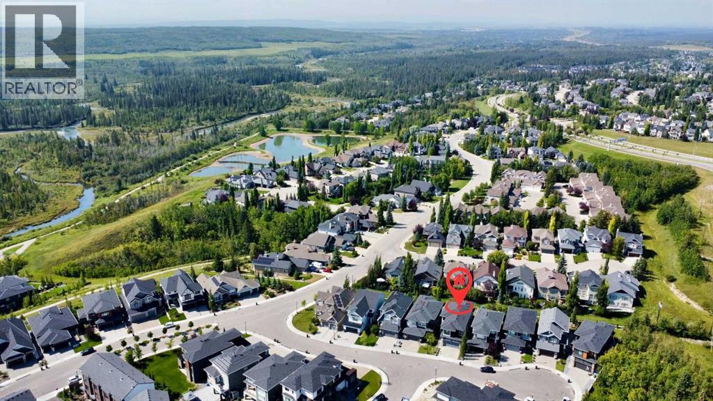 424 Discovery Pl SW, Calgary, AB T3H 3Y3