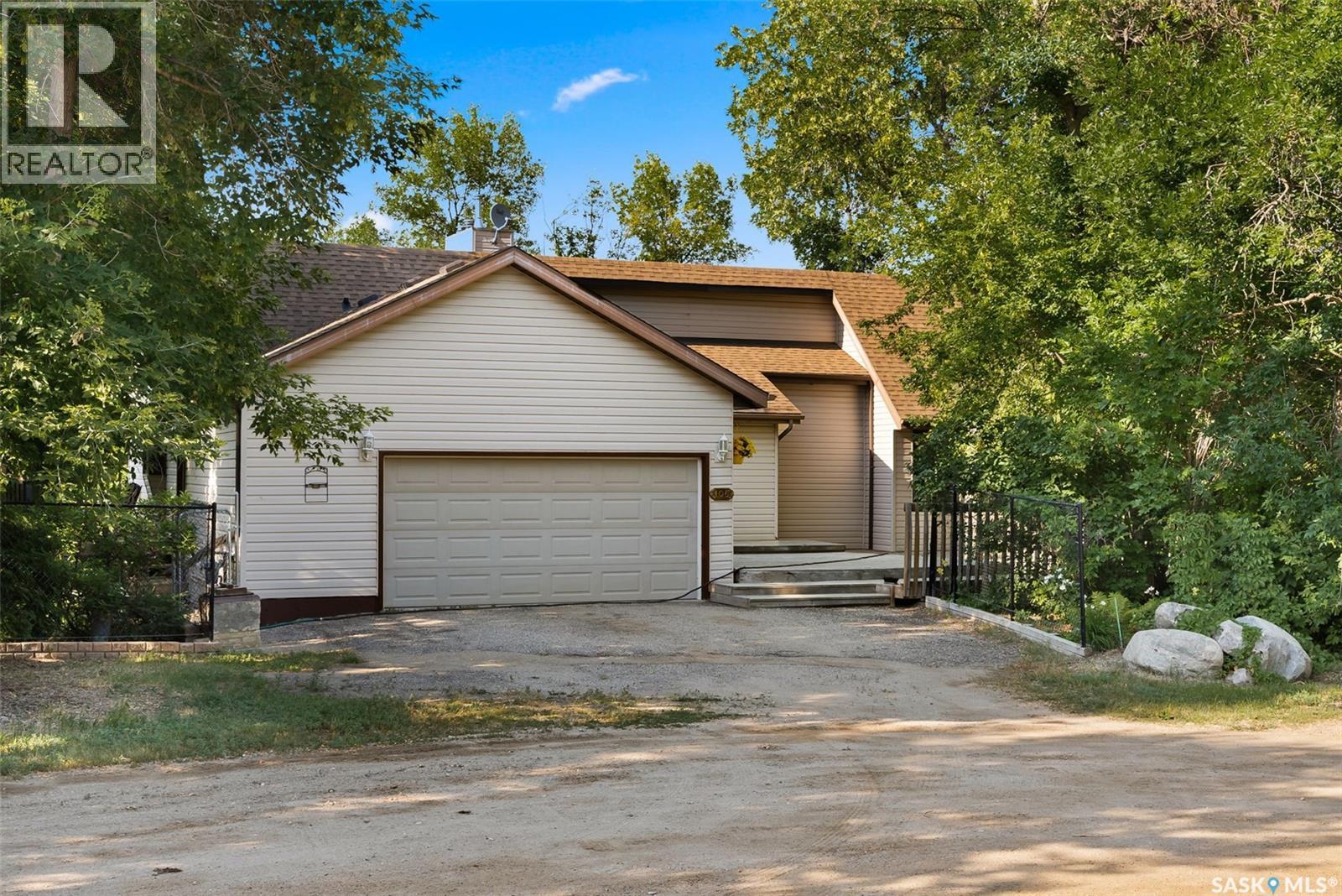 106 Shaw Dr, Regina Beach, SK S0G 4C0
