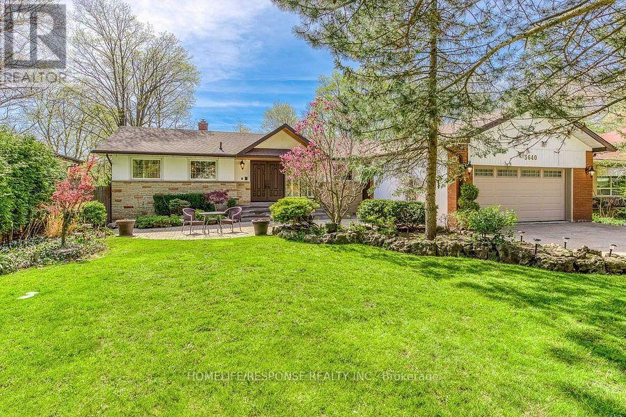 3640 Burnbrae Dr, Mississauga, ON L5C 2N7
