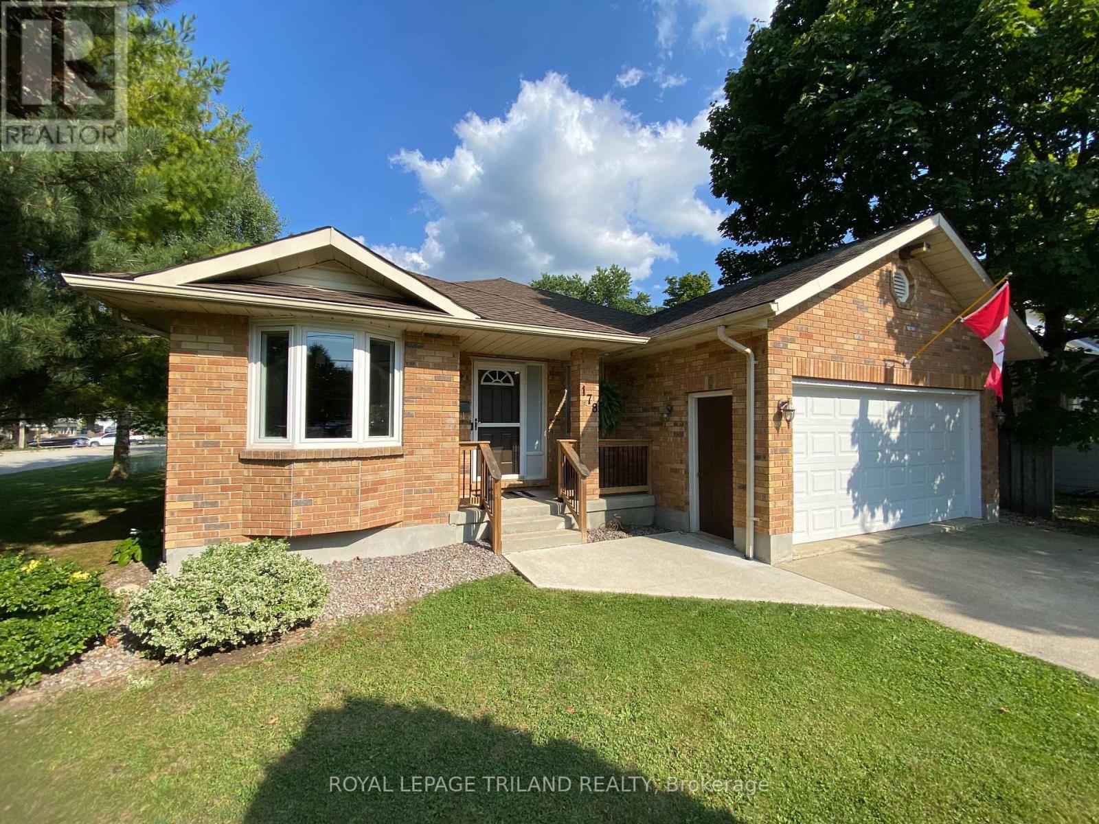 178 Pearl St, Lambton Shores, ON N0M 2N0