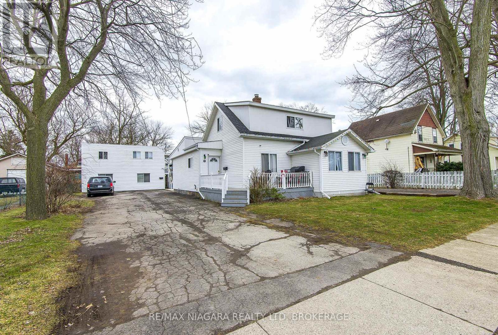 255 Mellanby Ave, Port Colborne, ON L3K 2M2