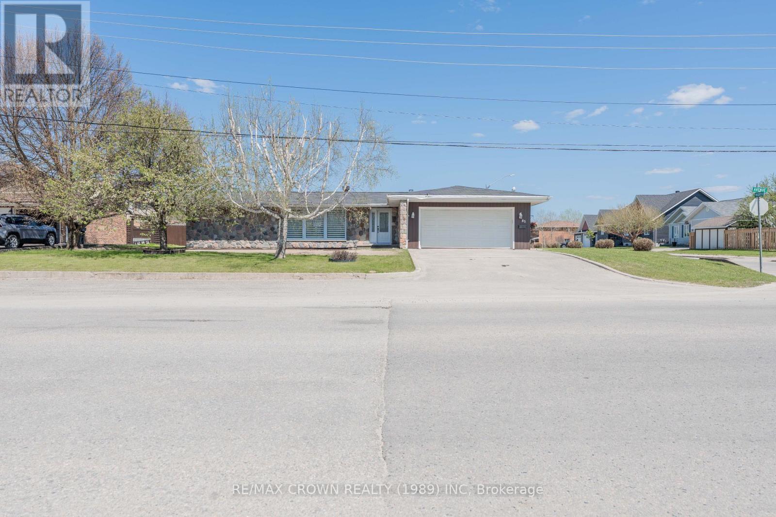85 Avenue Rd, Kapuskasing, ON P5N 3A3