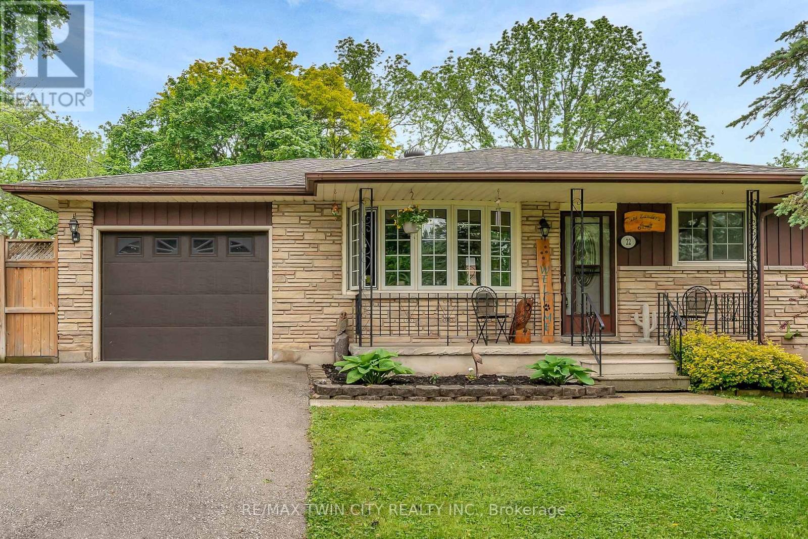 22 Victoria St, North Dumfries, ON N0B 1L0