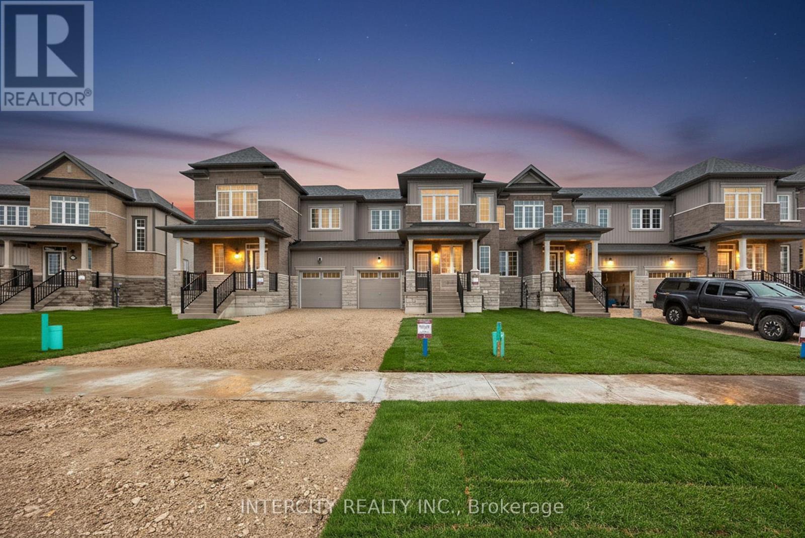 9 Avalon Dr, Wasaga Beach, ON L9R 0M2