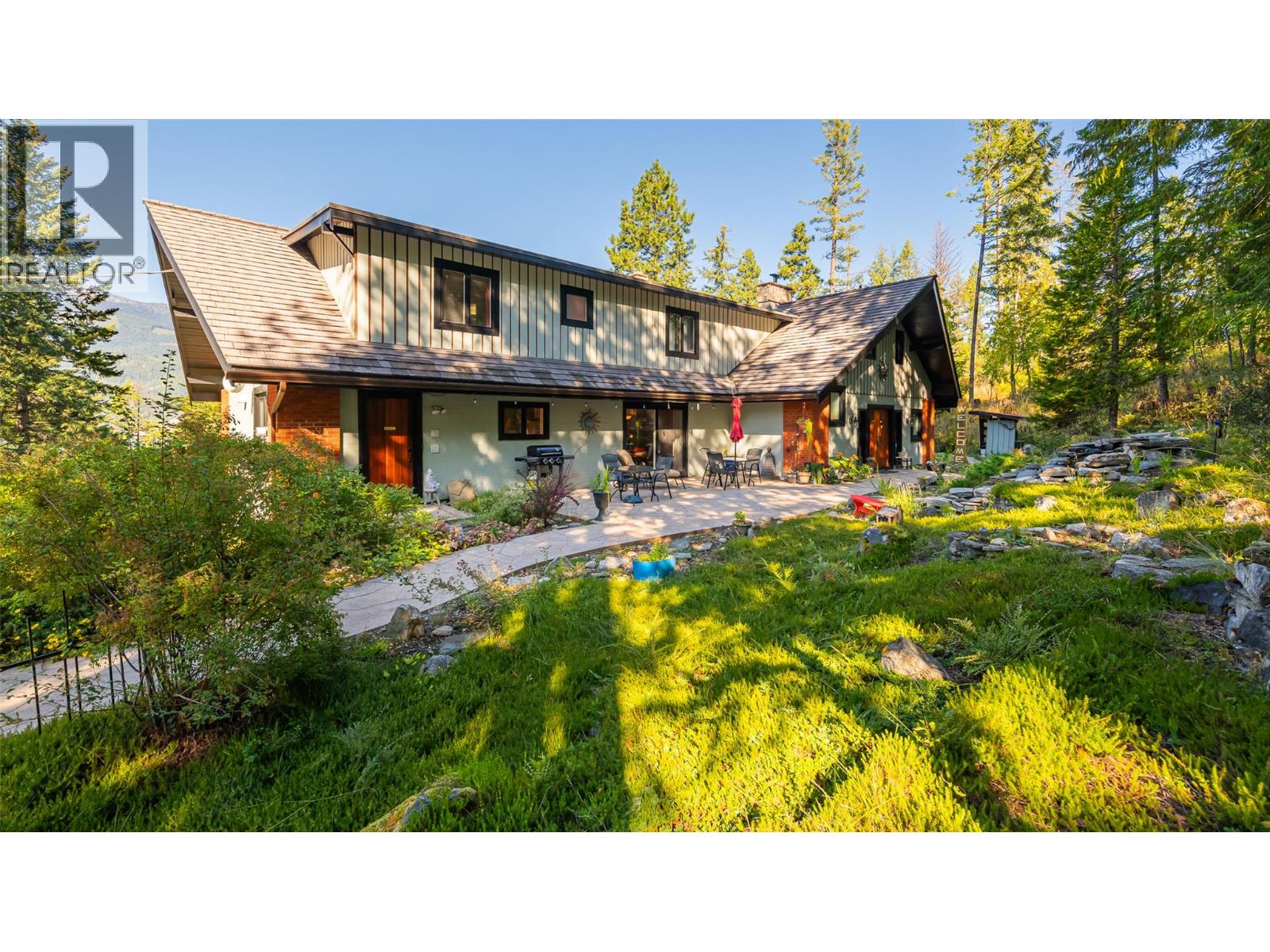 134 Riondel Rd, Kootenay Bay, BC V0B 1X0