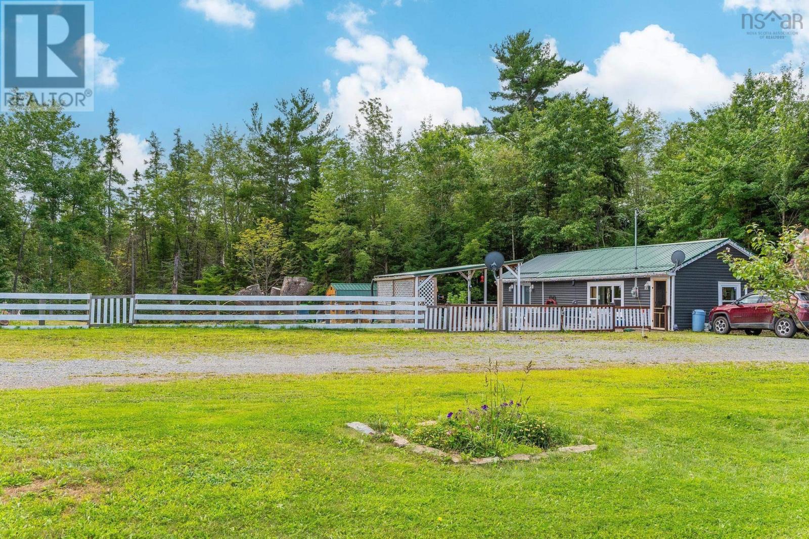 377 Cloverdale Rd, Birch Hill, NS B0N 2J0