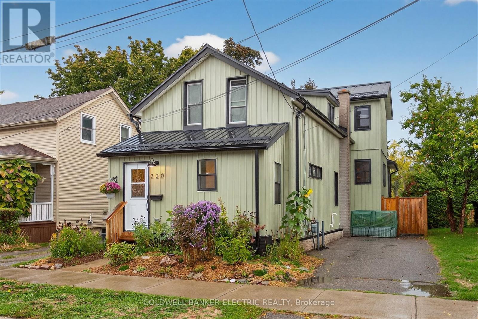 220 Rogers St Ward 4 St, Peterborough, ON K9H 1W3