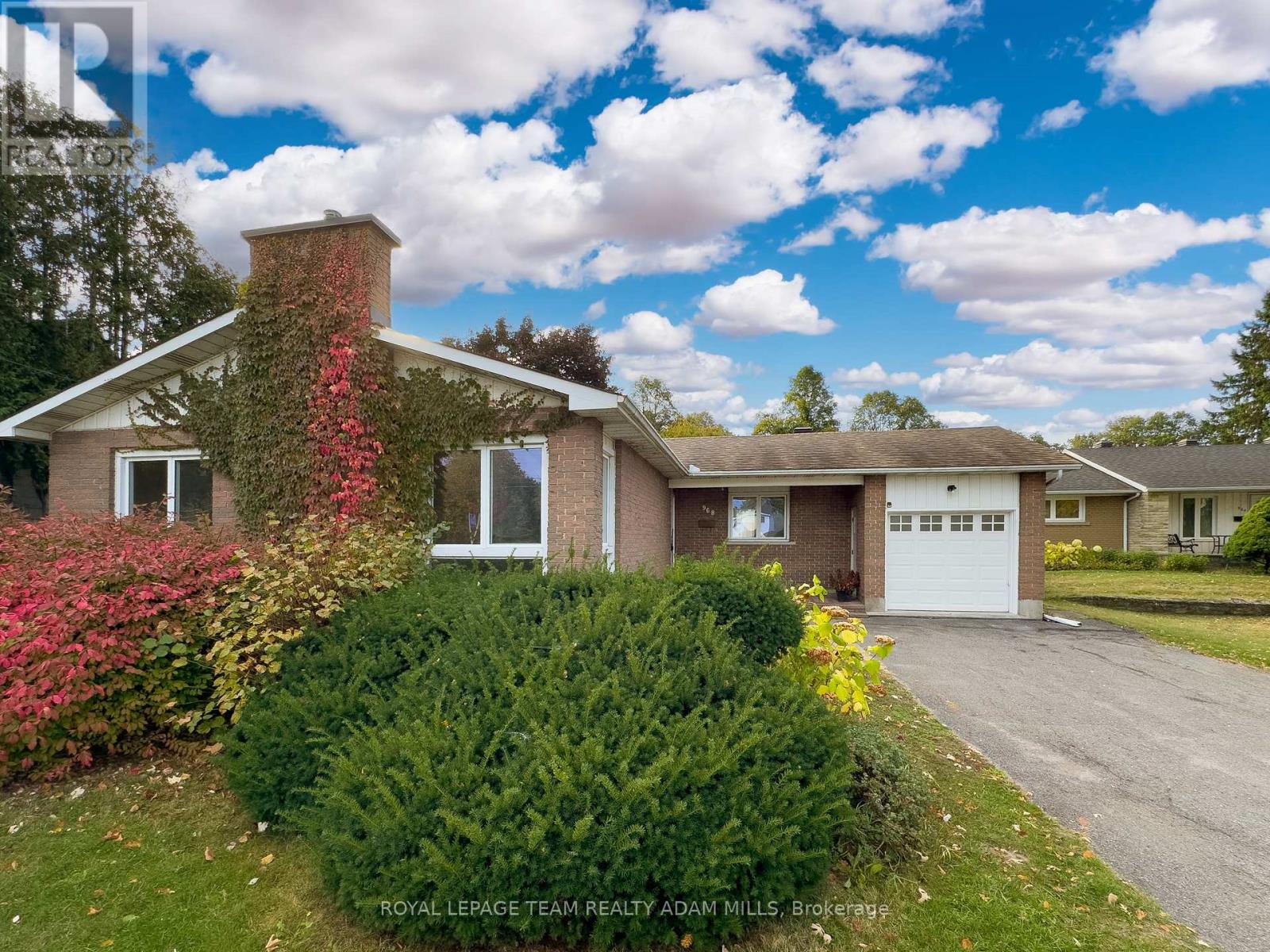 968 Walkley Rd, Ottawa, ON K1V 6R3