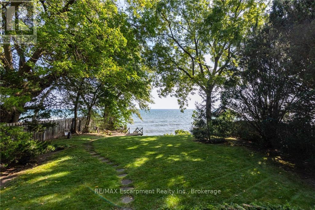 21 Second St, Oakville, ON L6J 3T1
