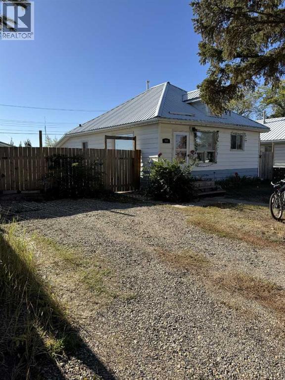 905 3 Avenue, Beaverlodge, AB T0H 0C0