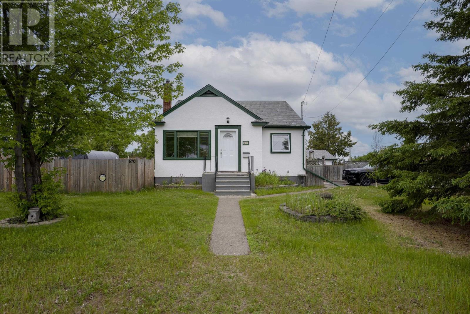 570 Leslie Ave, Thunder Bay, ON P7A 1Z5