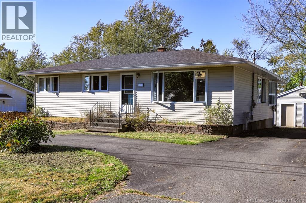 41 Parkhill Dr, Saint John, NB E2J 2V6
