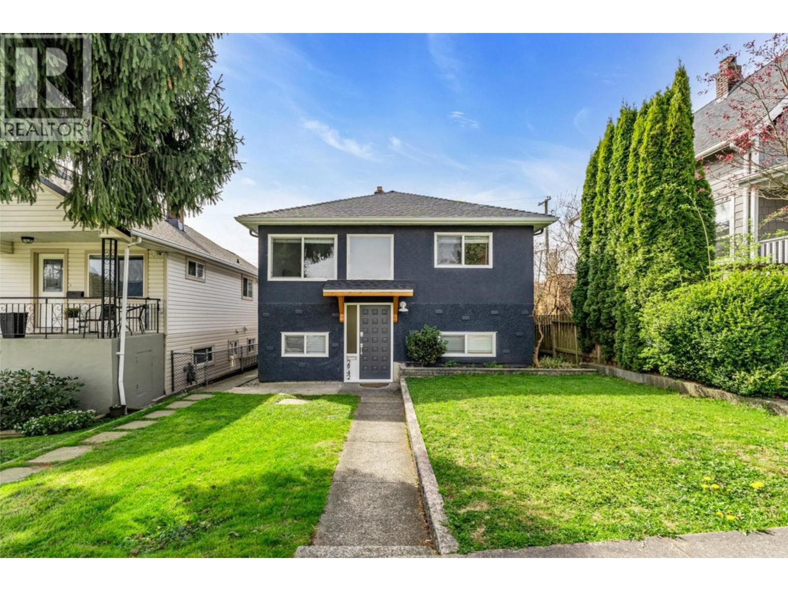 2942 E Georgia St, Vancouver, BC V5K 2K6