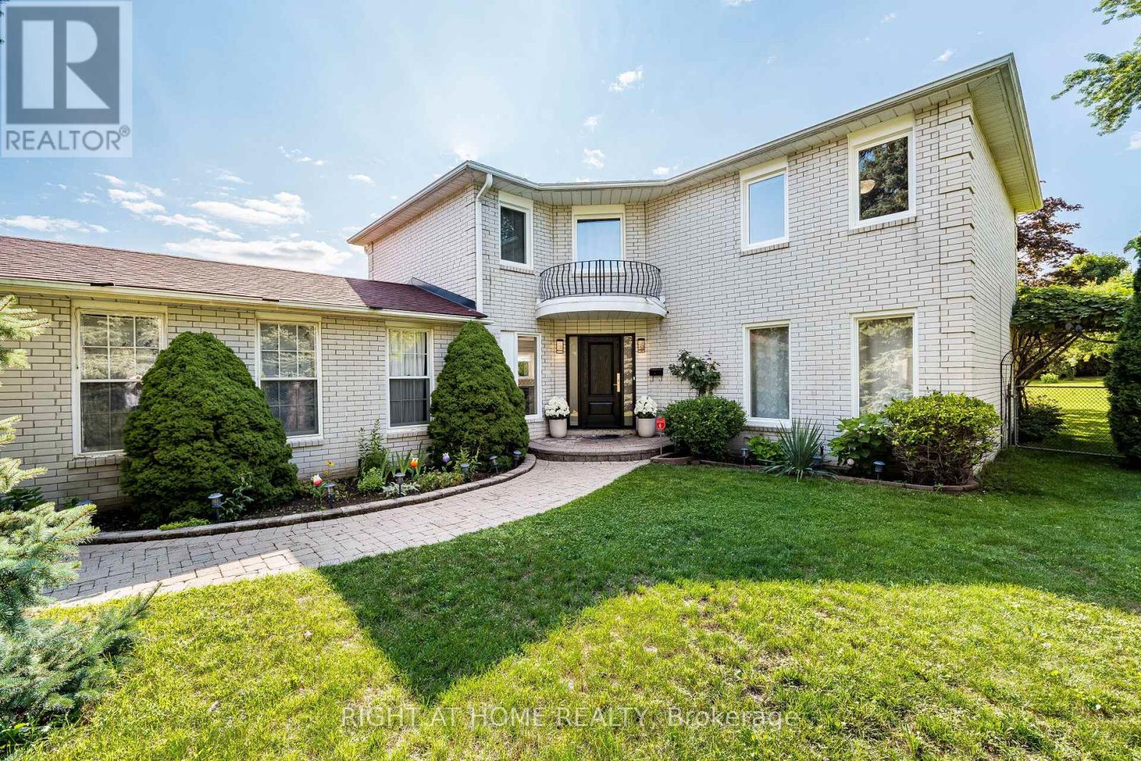 3981 Mahogany Row, Mississauga, ON L4W 2H7