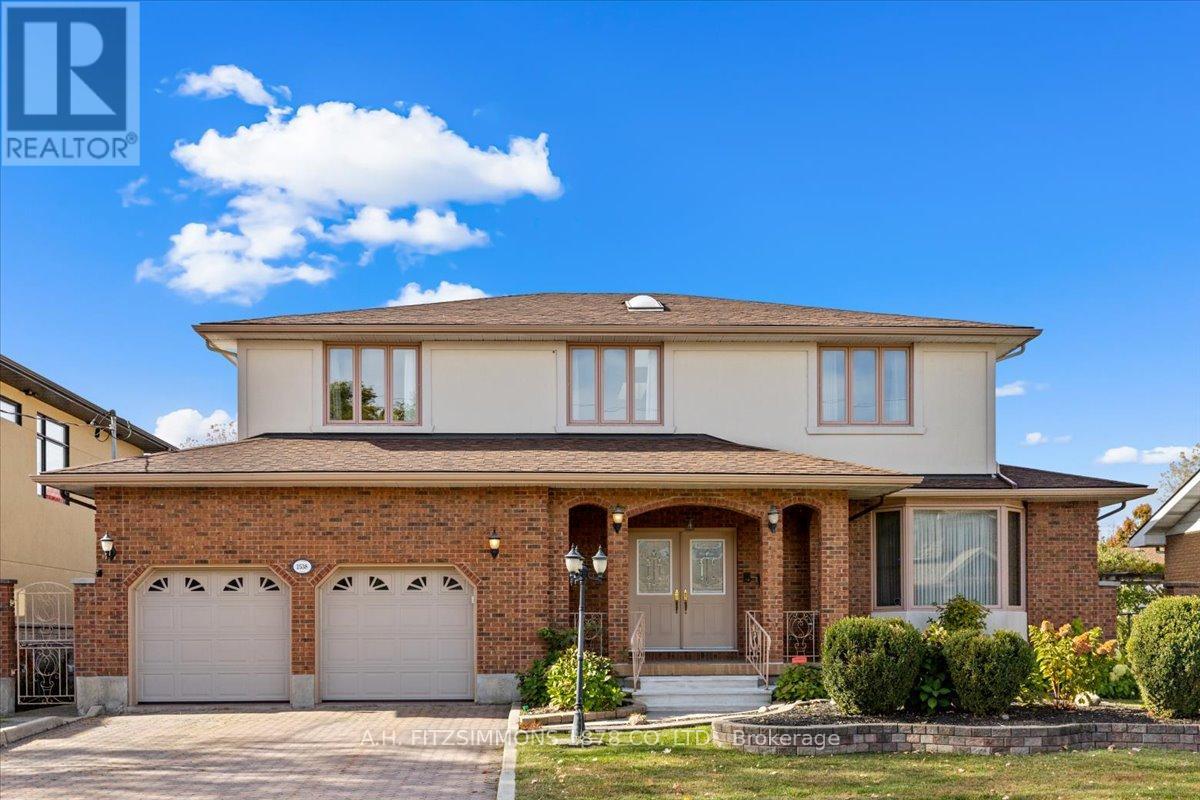 1538 Claymor Ave, Ottawa, ON K2C 1T1