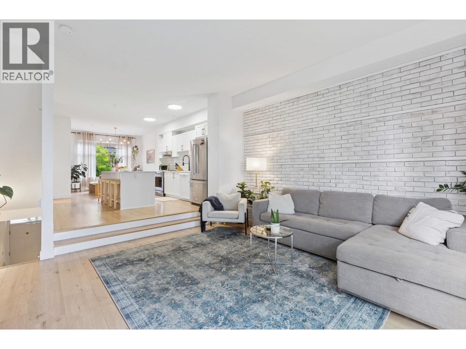 772 Orwell St, North Vancouver, BC V7J 0A5