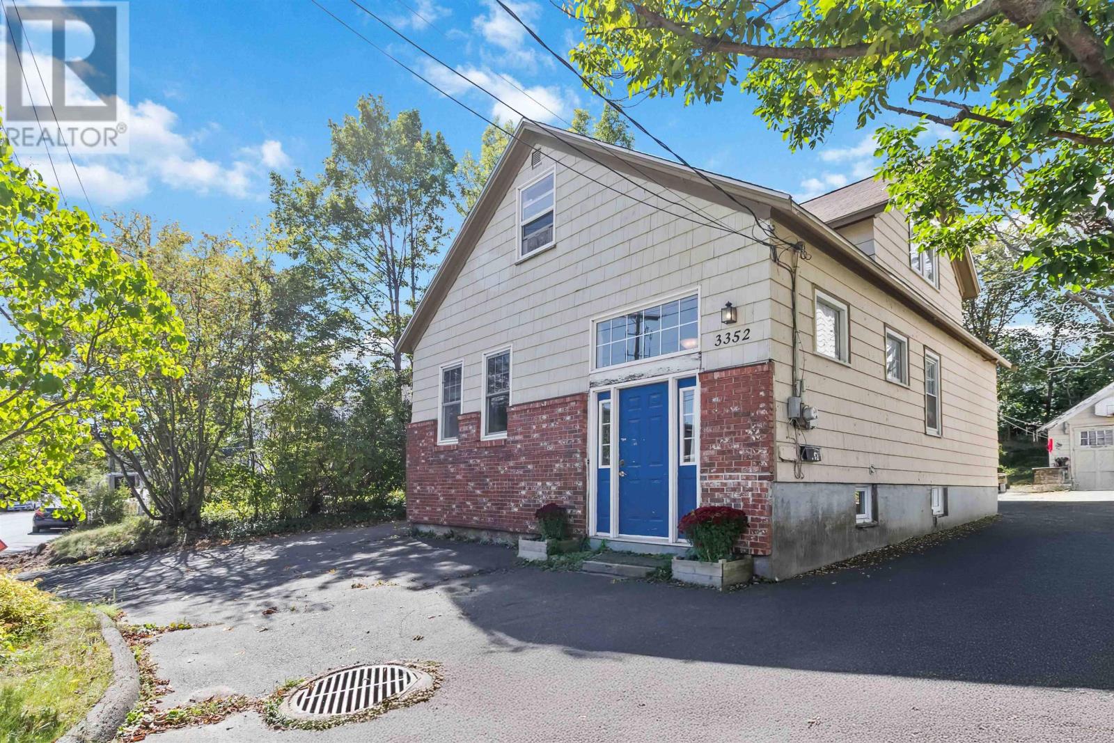 3352 Westerwald St, Halifax, NS B3N 2R7