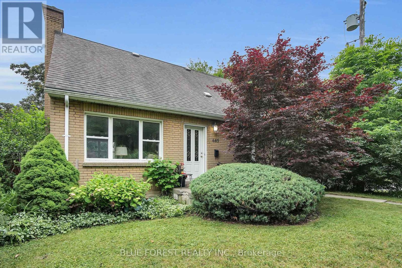 685 Strathmeyer St, London, ON N5Y 3Z3