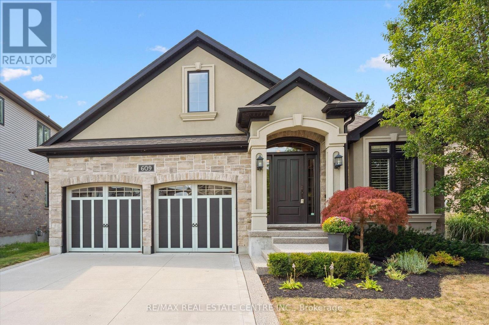 609 Pelham St, Waterloo, ON N2K 0C3