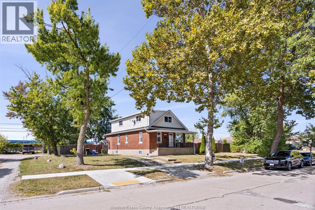 2699 Alexis, Windsor, ON N8W 3Z8