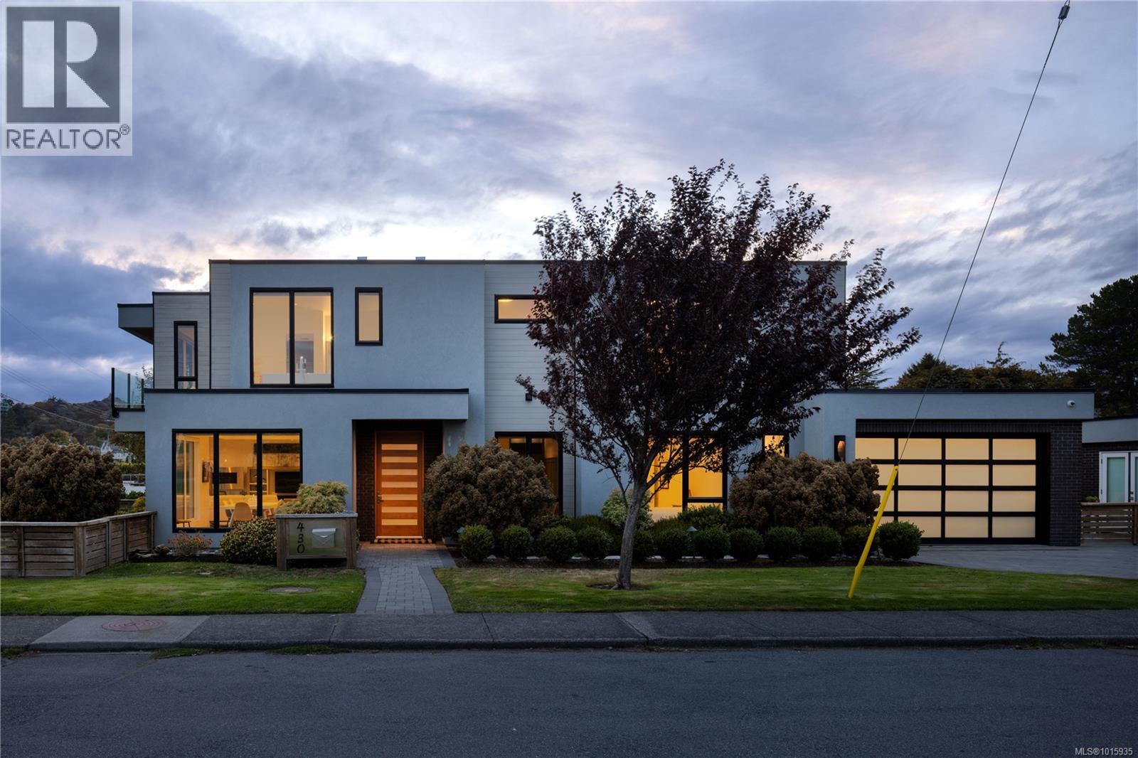 430 St Patrick St, Oak Bay, BC V8S 4X3