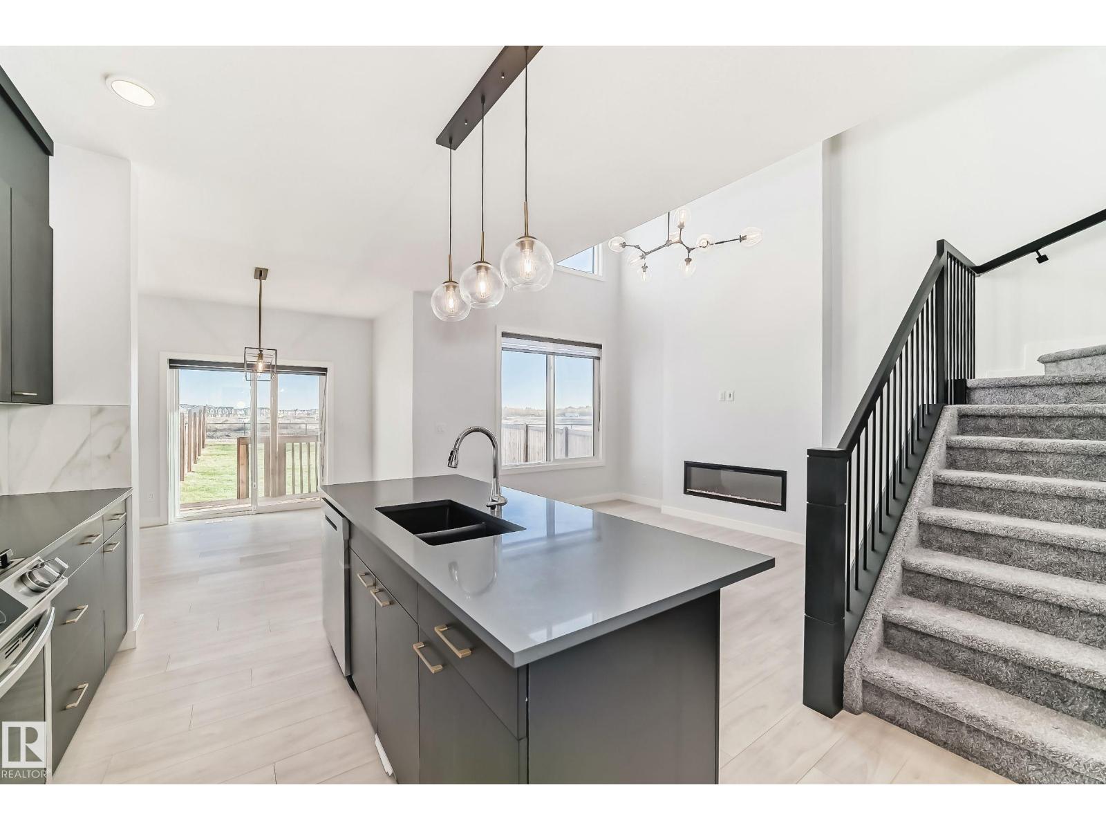 9411 Pear Cr SW, Edmonton, AB T6X 2Z4