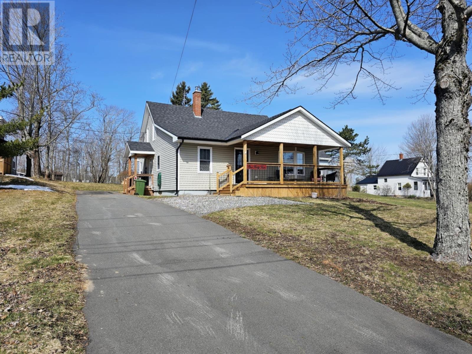 144 Pleasant St, Stellarton, NS B0K 1S0