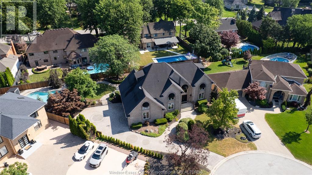 15 Fasan Cres, Tecumseh, ON N8N 4L1