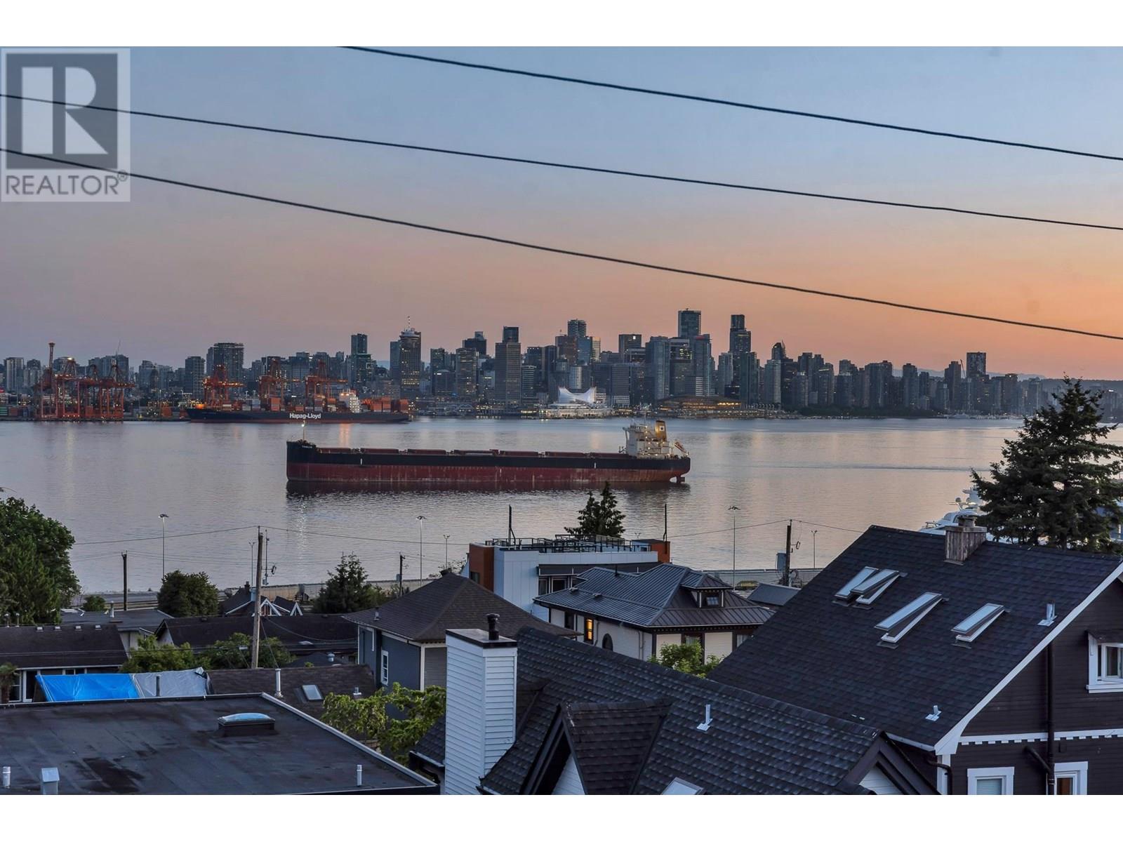 245 St Davids Avenue Unit 404, North Vancouver, BC V7L 3N9