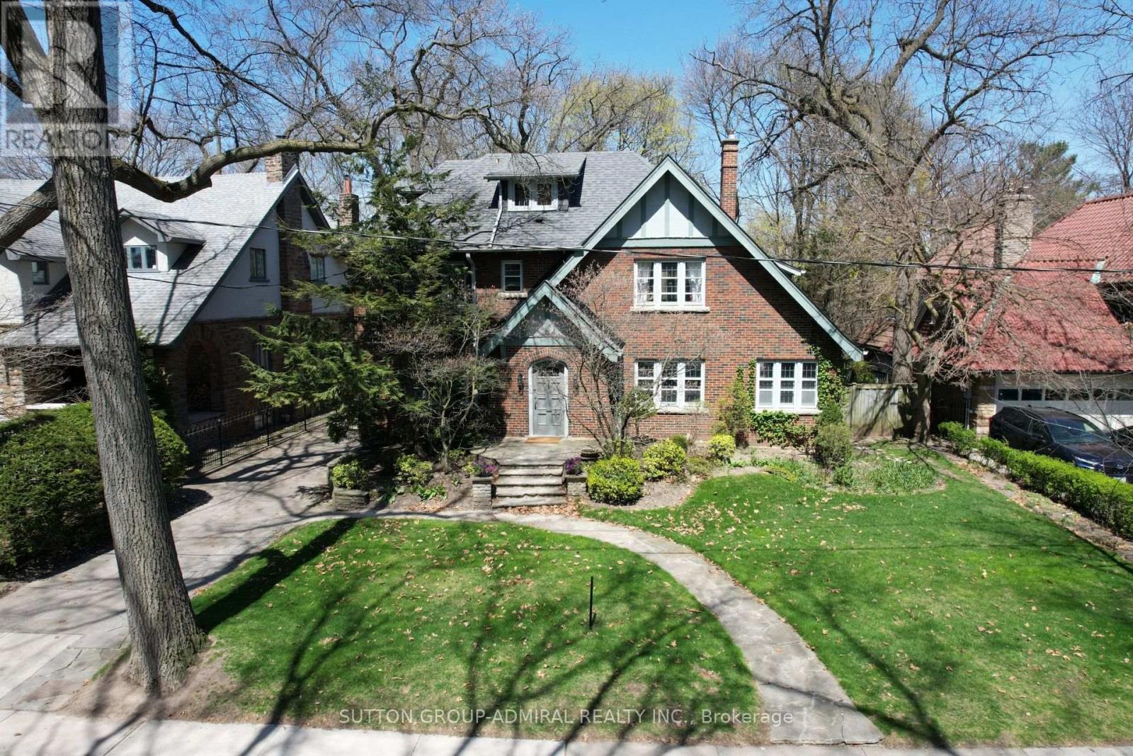 72 Baby Point Rd, Toronto, ON M6S 2G3