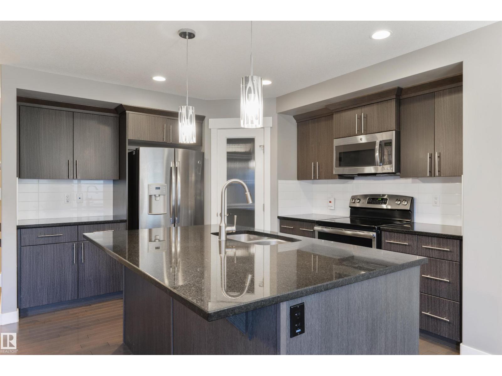 2328 Ware Cr NW, Edmonton, AB T6W 2W5