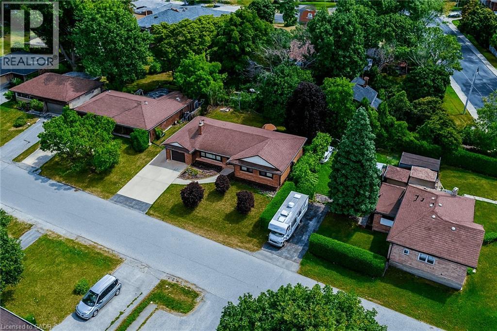 18 Manor Pl, Stoney Creek, ON L8G 3S9