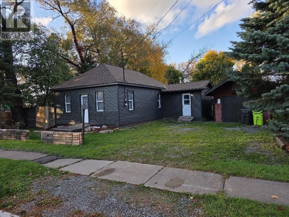 886 Bonney St, Sault Ste. Marie, ON P6C 1A8