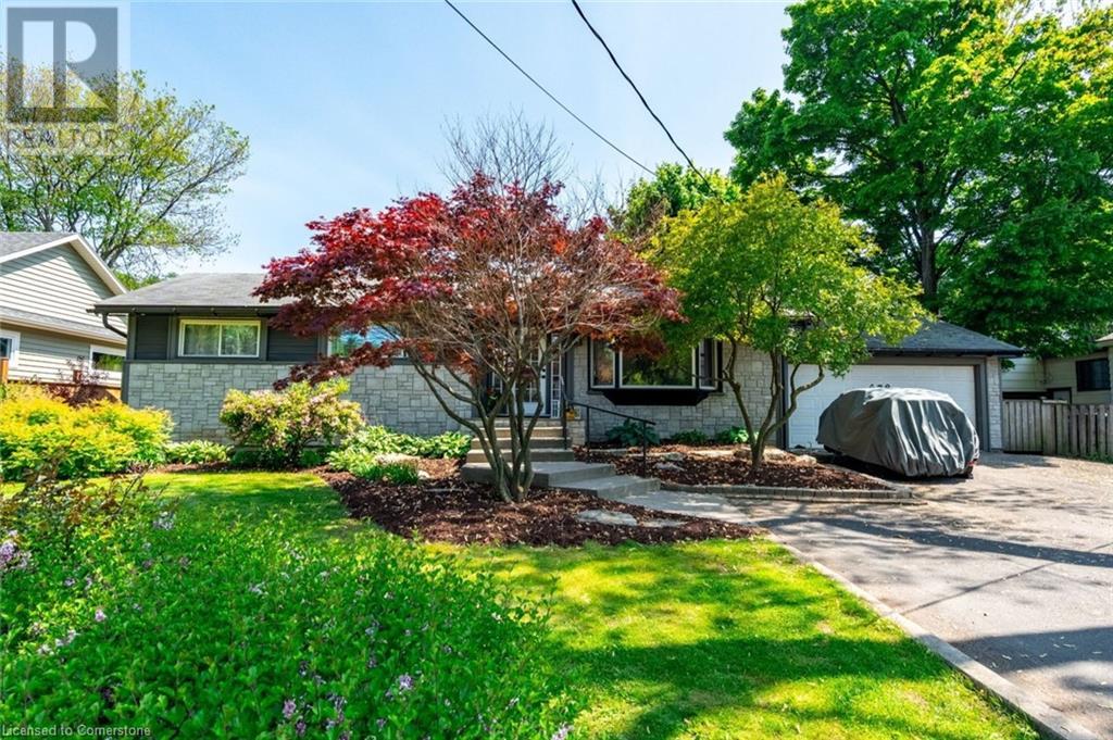 678 Mohawk Rd, Hamilton, ON L9G 2X3