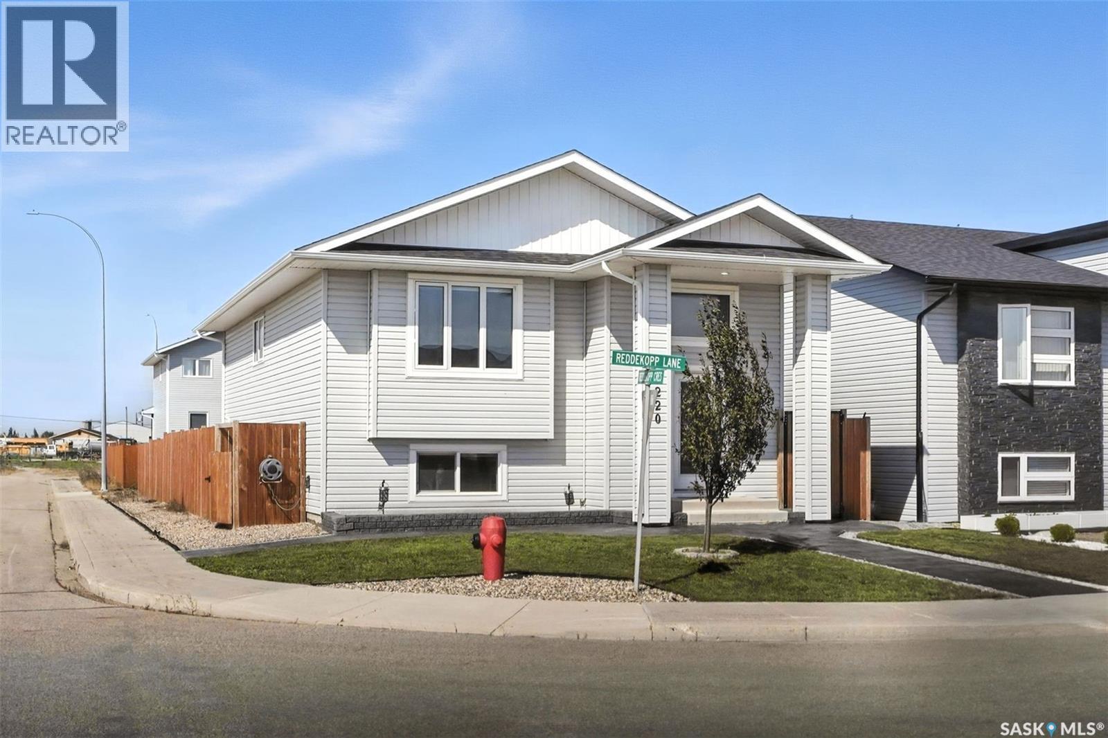 220 Reddekopp Ln, Warman, SK S0K 4S3