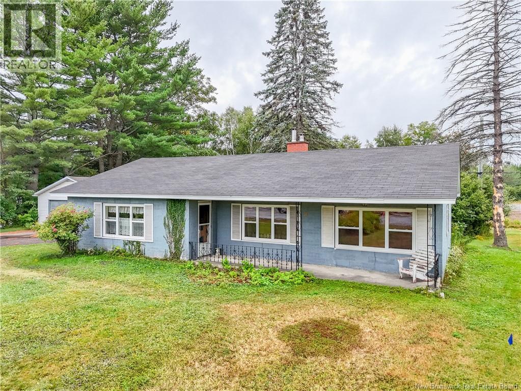 8 Hamilton Ct, Fredericton, NB E3A 6P6