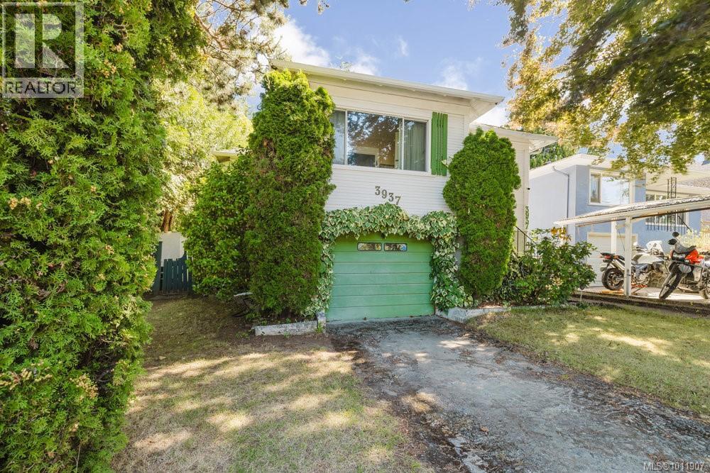 3937 Lasalle St, Saanich, BC V8P 3L8