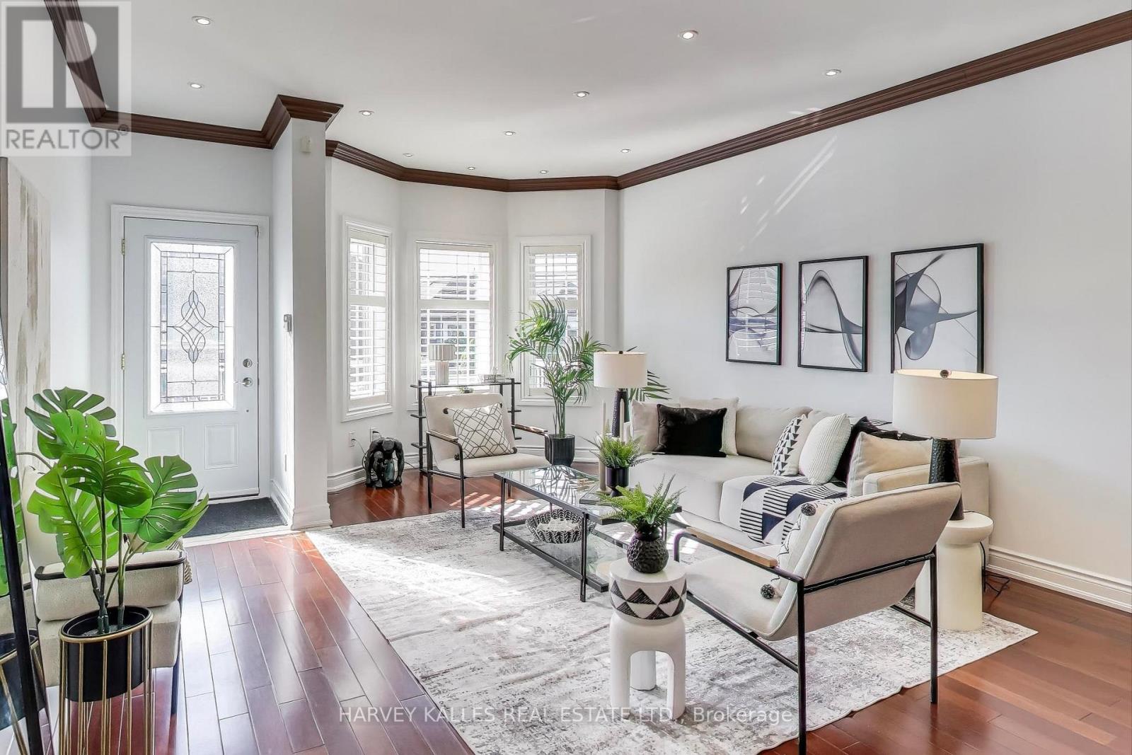 4 Corbett Ave, Toronto, ON M6N 1V1