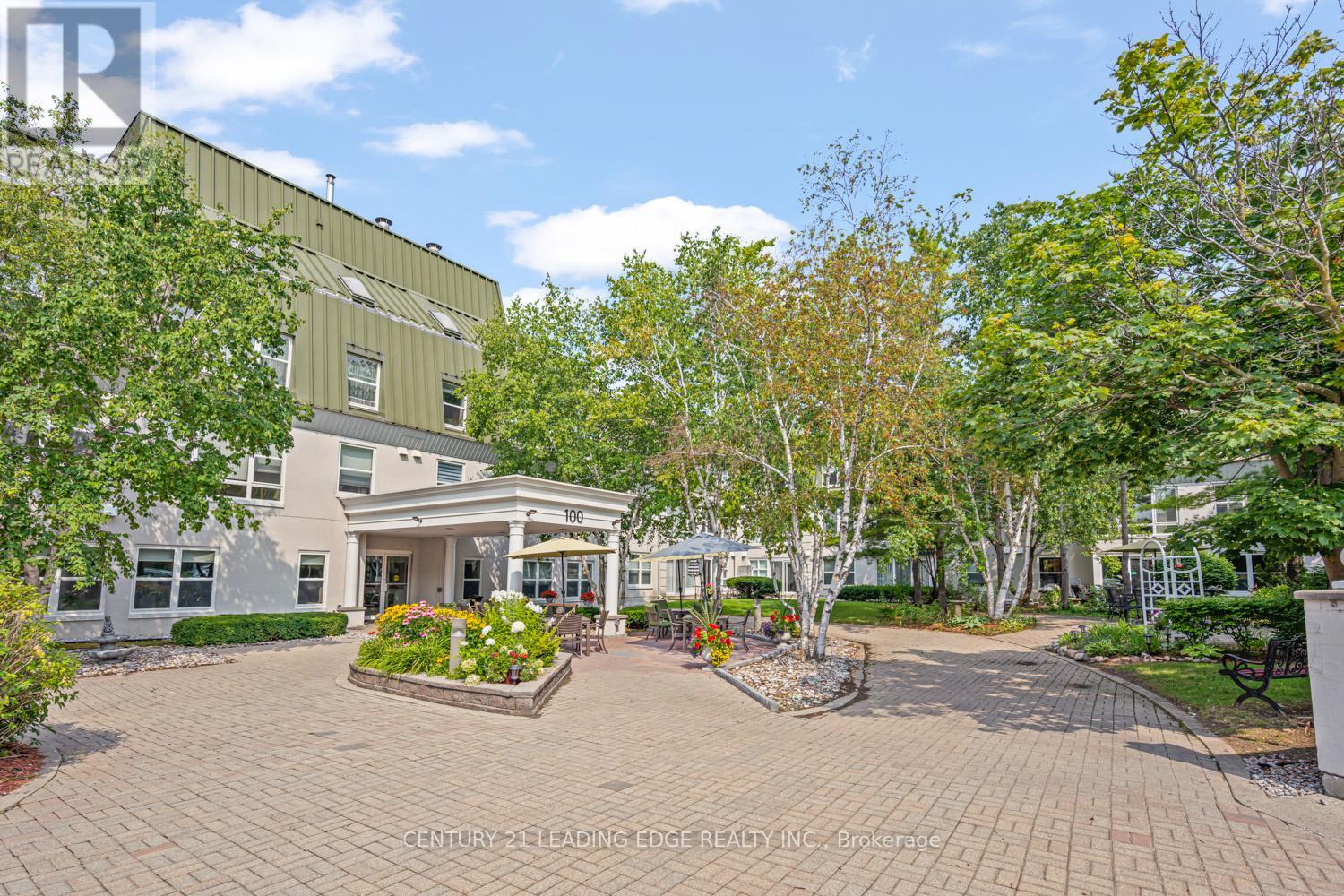 224 100 Anna Russell Way, Markham, ON L3R 3X3